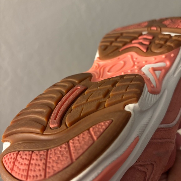 Vionic Walker Women's Plantar Fasciitis Shoe - Pink Rose Suede Size 7.5 - Picture 13 of 15